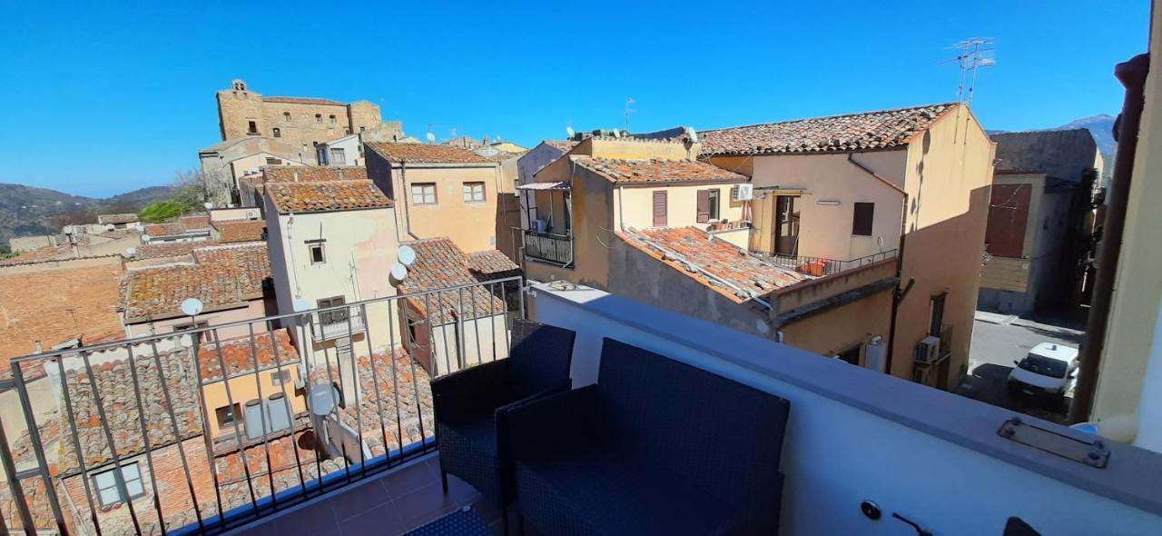 Donjon Suite Centro Storico Castelbuono  Bagian luar foto